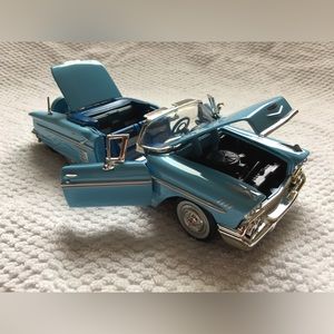 1958 MotorMax Chevrolet Impala Convertible 1:24 Diecast #73267 Powder Blue